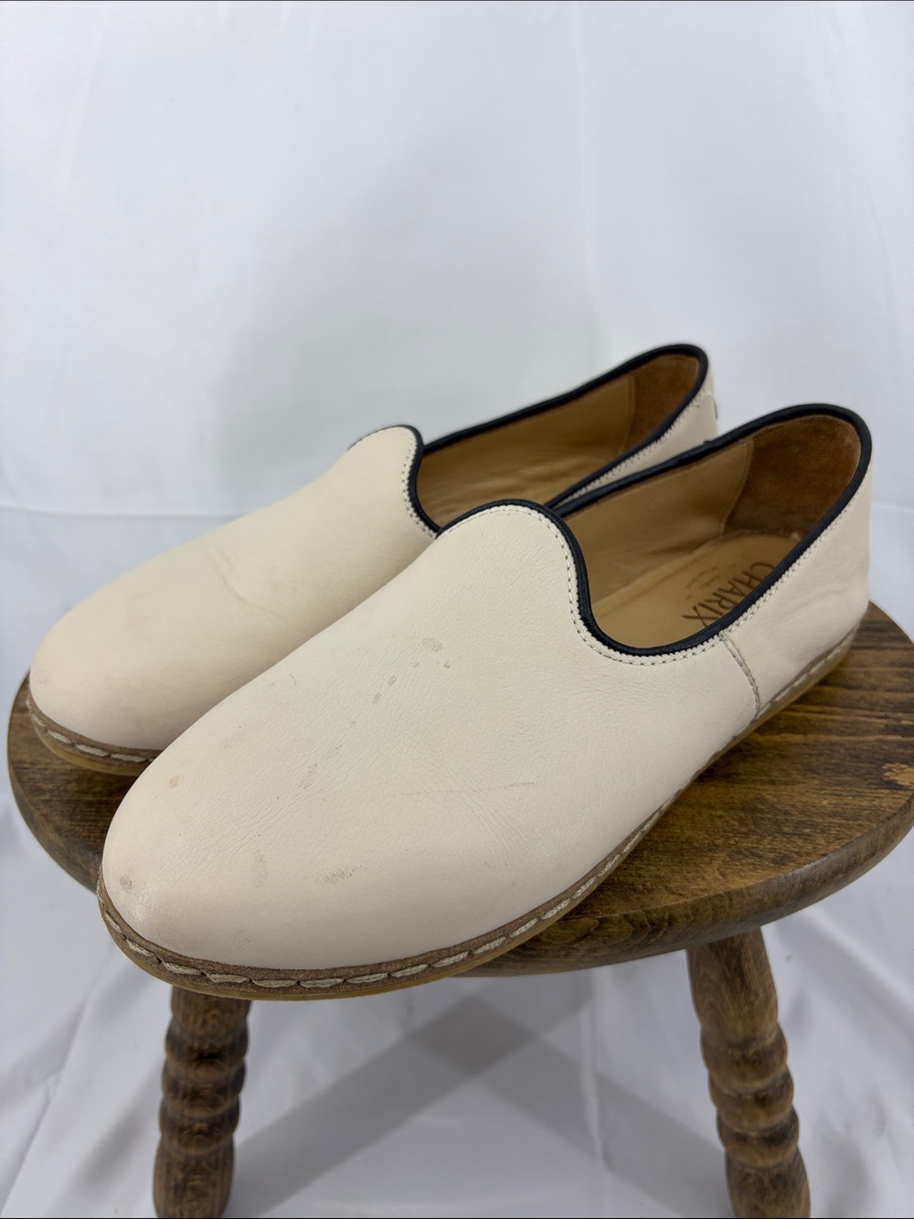 Charix Classic Artisan Cream Leather & Black Piping Slip-on Flats, Womens 39